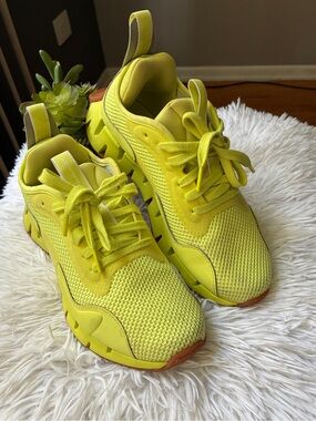 Reebok running shoes 💛